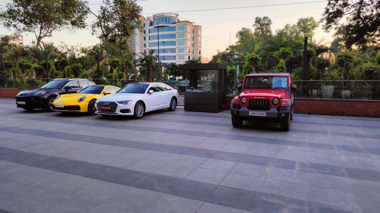 Novotel Chandigarh Tribune Chowk Exterior foto